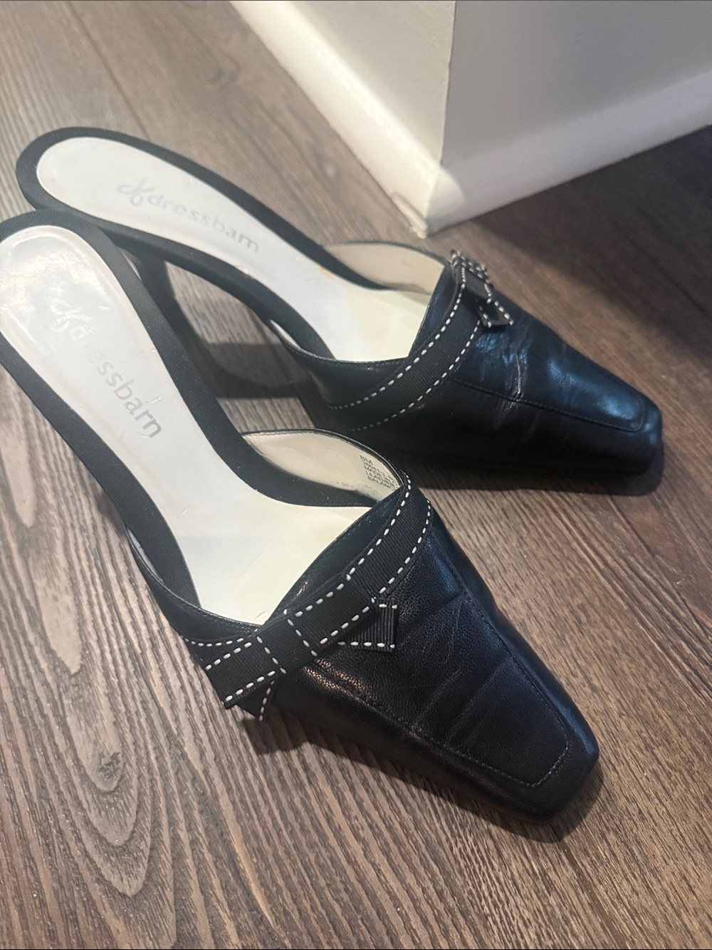 dressbarn Black Slip-On Kitten Leather Heel Mules 8 - Picture 2 of 6